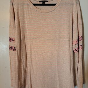 SIGNATURE STUDIO LIGHTWEIGHT TOP